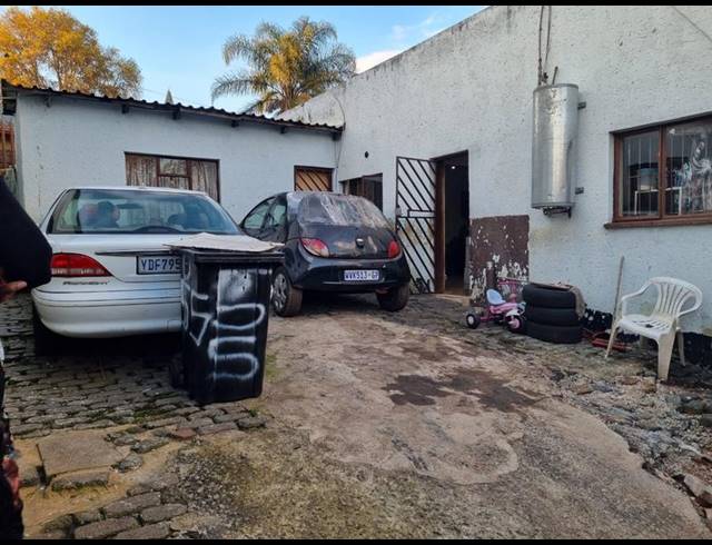 5 BEDROOM HOUSE FOR SALE IN VREDEDORP